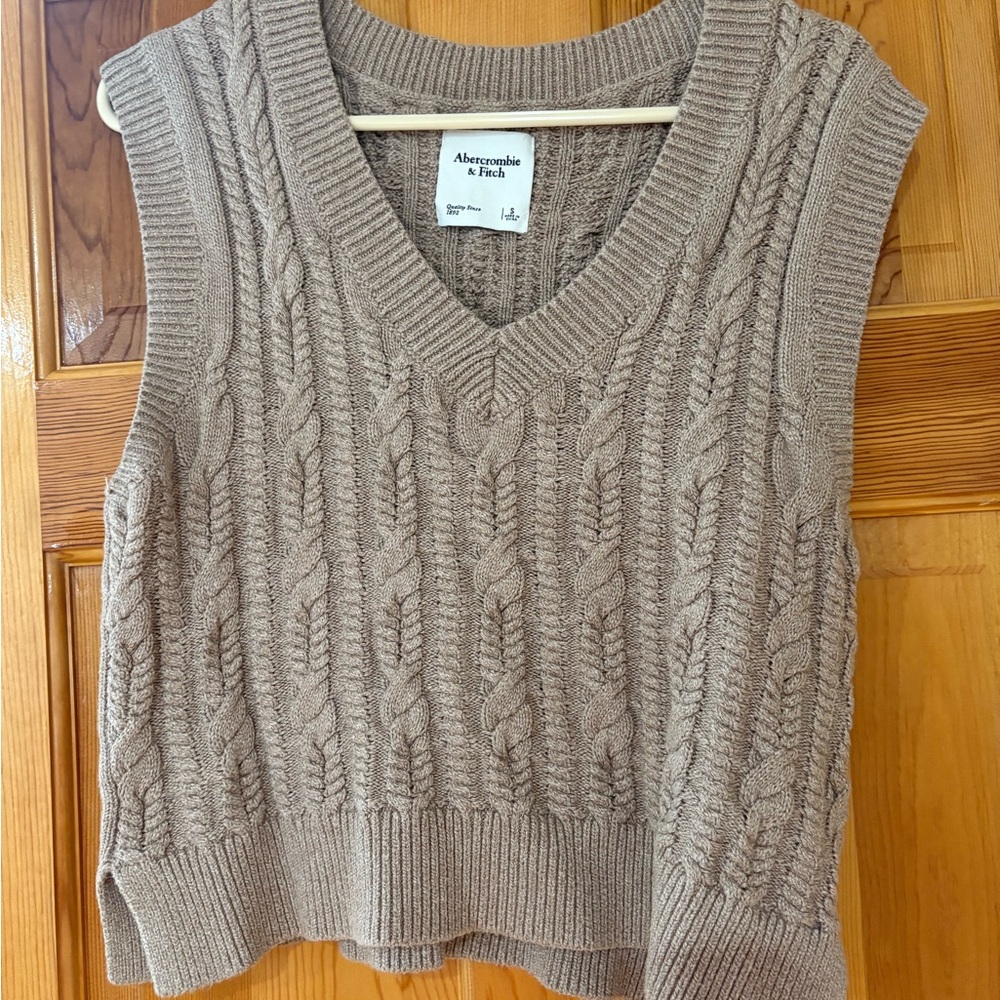 Abercrombie & Fitch Women's Brown V-Neck Sweater Vest